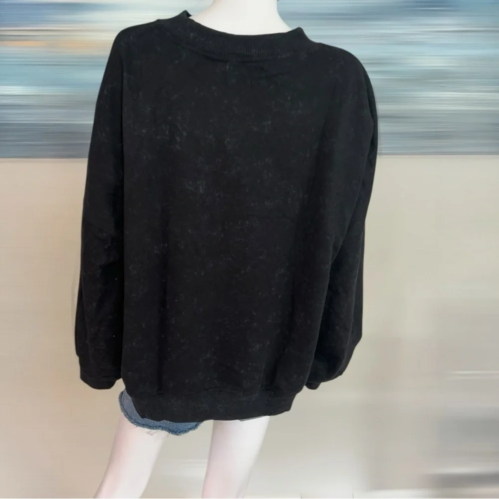 Black acid wash oversized sequin Santa top XL, 2XL - Picture 6 of 9